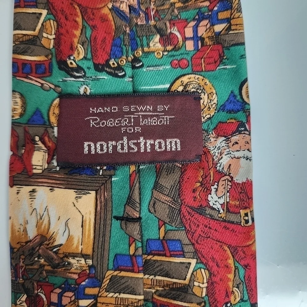 ROBERT TATBOTT 100% SILK CHRISTMAS SANTA TIE